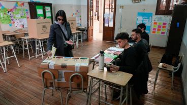 Desde las 8 de este domingo, estaban habilitadas las mesas para votar en Rosario.