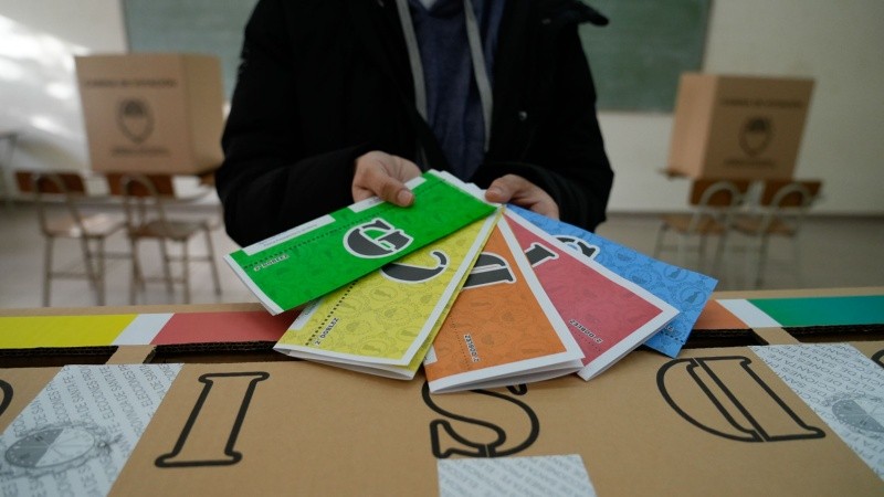 Desde las 8 de este domingo, estaban habilitadas las mesas para votar en Rosario.