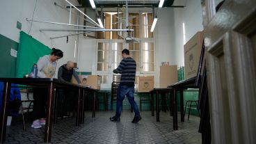 Desde las 8 de este domingo, estaban habilitadas las mesas para votar en Rosario.