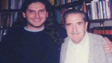 Una vieja foto de Maximiliano Pullaro con Raúl Alfonsín.