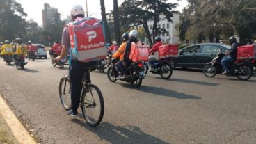 Cadetes de las aplicaciones en Rosario.