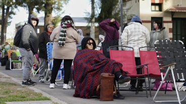 La espera de fieles en la previa.