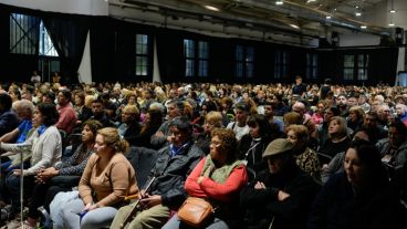 Multitud de fieles en la ex Rural.