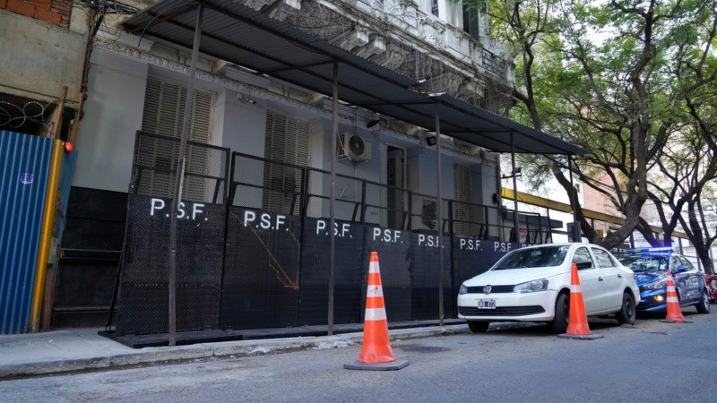 El edificio de la ex División de Asuntos Internos está ubicada en Catamarca al 1300.