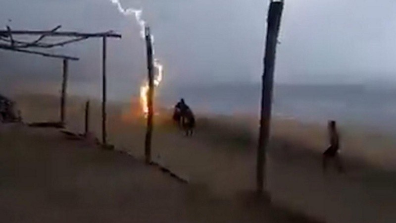 Una de las víctimas vendía hamacas en la playa.