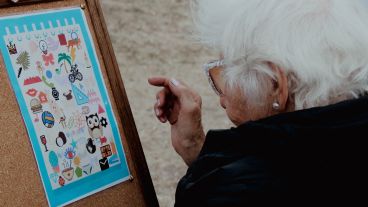 Aunque por el momento no se conoce la causa ni hay cura, está comprobado que todo lo bueno para el corazón es bueno para el cerebro.