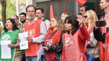 Los referentes de ATE y Amsafé fueron a la sede del Ministerio de Trabajo de la provincia.