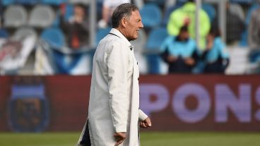 Miguel Russo llega al clásico tratando de recuperar "tocados".