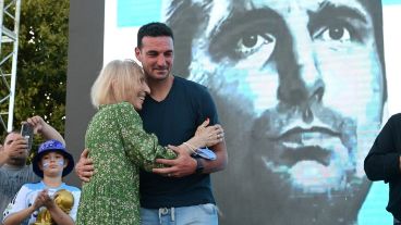 Tres días después de haber ganado el Mundial Qatar 2022, Scaloni fue homenajeado en su pueblo. Chichita, le dedicó unas palabras en la vuelta del DT a su pueblo. 