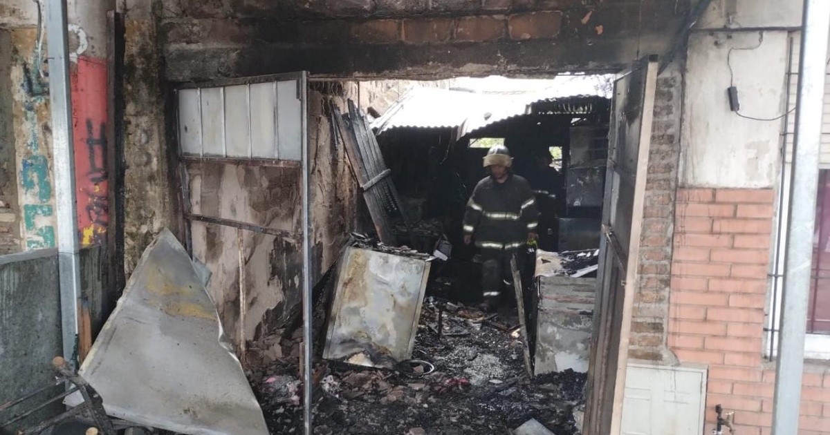 Voraz Incendio En Un Galpón De Zona Suroeste: "Se Vino El Techo Abajo ...