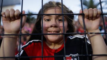 Pura pasión: unas 30 mil personas apoyan a la Lepra antes del clásico.