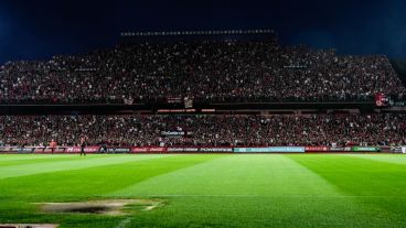 Pura pasión: unas 30 mil personas apoyan a la Lepra antes del clásico.