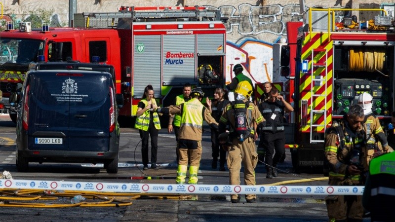 Los bomberos de Murcia en el lugar de la tragedia.