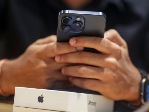 Apple lo admite, los iPhone 15 se calientan más de lo normal