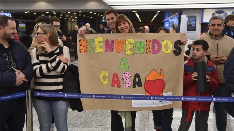 Despuès de días de incertidumbre, algunas familias pudieron abrazar a sus hijos-