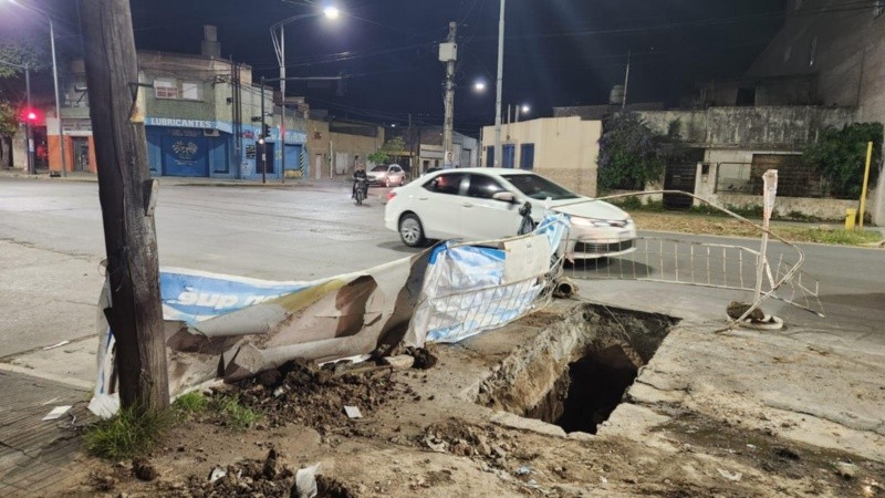 Así estaba el pozo este viernes a la noche.