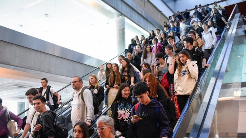 Este domingo llegó el vuelo AR1091 que despegó de Roma con destino a Ezeiza.