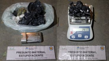 Secuestraron 19 cigarrillos y dos bolsas con 14 gramos de cannabis sativa, además de 15 gramos de cocaína.