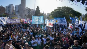 Los gremios marcharon al Parque Nacional a la Bandera.