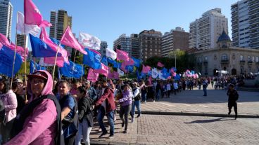 Los gremios marcharon al Parque Nacional a la Bandera.