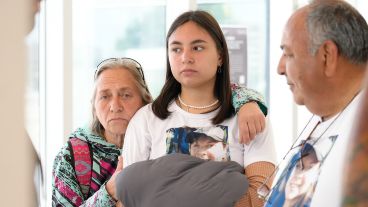 Mientras imputaban a uno de los sospechosos por el crimen de Ivana, sus familiares se hicieron presentes para reclamar justicia.