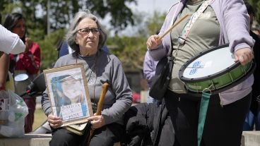 Mientras imputaban a uno de los sospechosos por el crimen de Ivana, sus familiares se hicieron presentes para reclamar justicia.