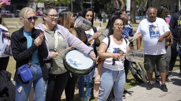 Mientras imputaban a uno de los sospechosos por el crimen de Ivana, sus familiares se hicieron presentes para reclamar justicia.