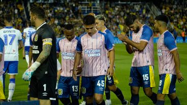 Central se fue al descanso en desventaja y cambió su camiseta para el complemento.