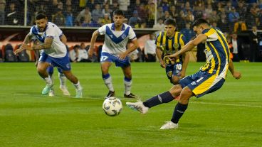 Ya con la camiseta tradicional, Lovera anotó el empate.