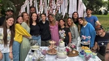 Entre los presentes en la celebración se encontraban sus otras hijas, Sienna y Allegra Cubero, su pareja y futuro marido Manu Urcera y Gegé Neumann con sus hijos.