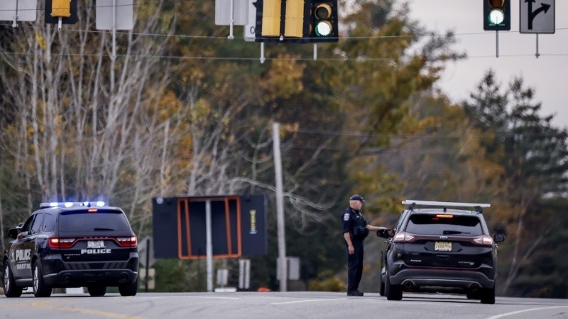 Mass ShootingCientos de policías de diferentes grupos trabajan en todo el estado de Maine.