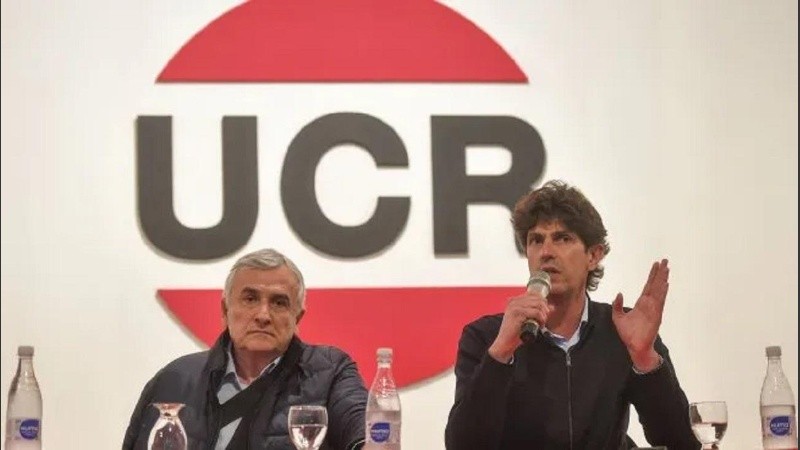 Gerardo Morales y Martín Lousteau, dos de los principales referentes radicales que cuestionaron a Mauricio Macri.
