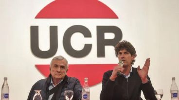 Gerardo Morales y Martín Lousteau, dos de los principales referentes radicales que cuestionaron a Mauricio Macri.