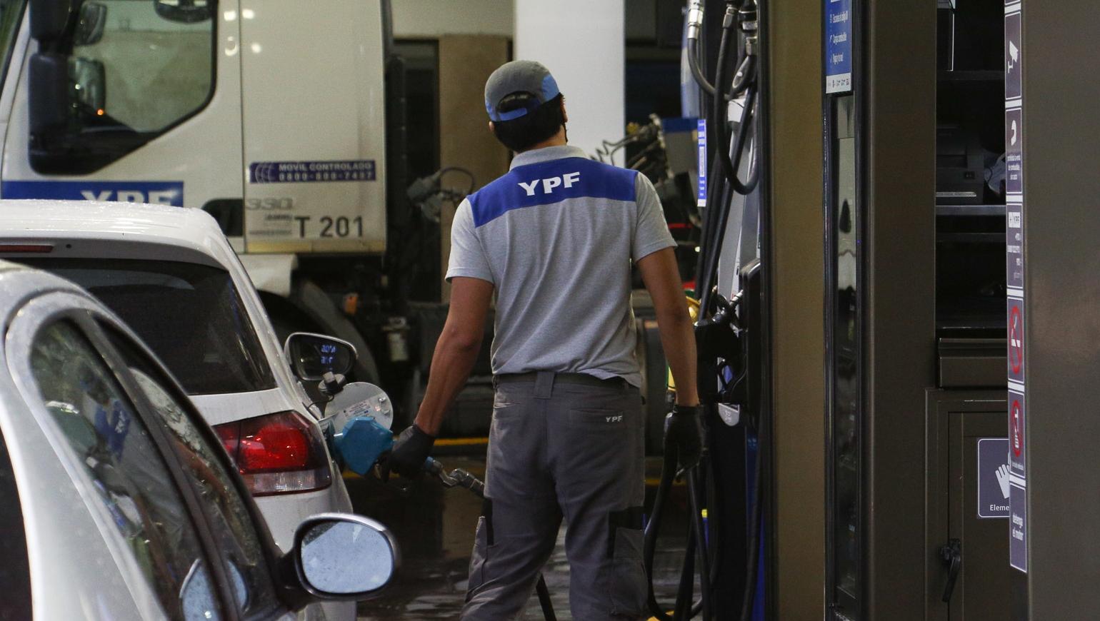 Aumento de combustibles: cuánto cuesta llenar el tanque del auto en ...