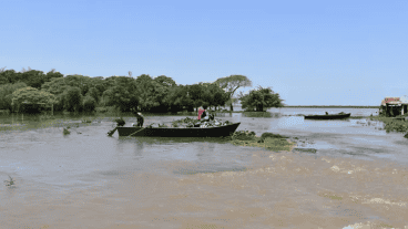 Pescadores de Ayolas tuvieron que dejar sus hogares.