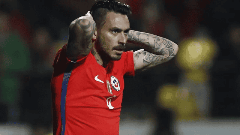 Mauricio Pinilla cuestionó con dureza los premios para los jugadores argentinos.