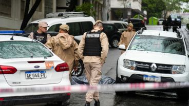 Las fuerzas de seguridad trabajando en la zona del hecho.