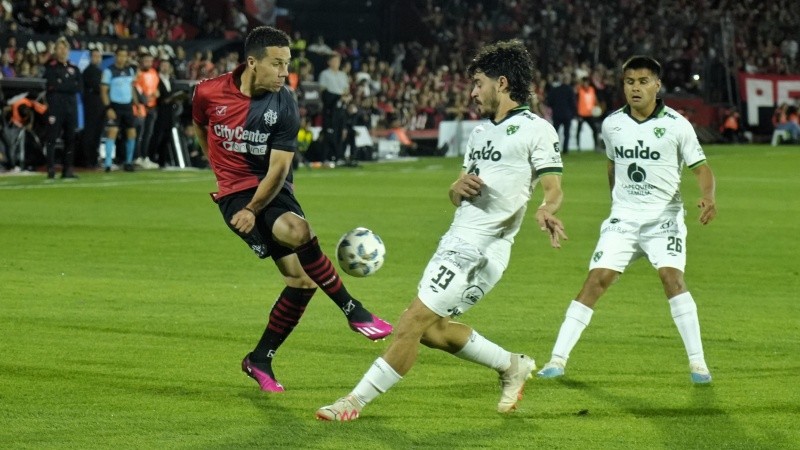 Panchito González, otra vez titular y desequilibrante por izquierda.