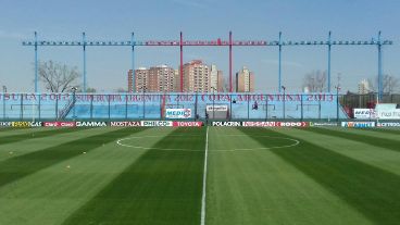 El estadio de Arsenal solo estará habilitado para hinchas locales.