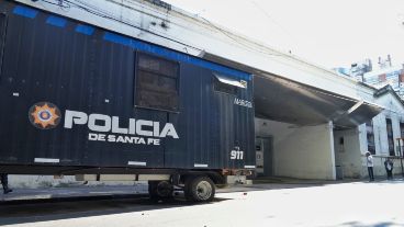 El destacamento policial presenta 4 marcas de balazos.