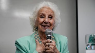 La titular de Abuelas animó a tener paciencia y "ver en esta etapa primaria con quién se rodea" Milei.