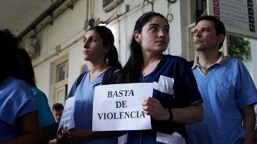 Los médicos residencies denuncian que aún no están dadas las condiciones para abrir.