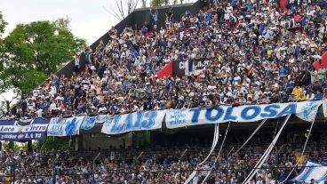 La lluvia le agrega dramatismo a la espera de la final por la permanencia entre Colón y Gimnasia