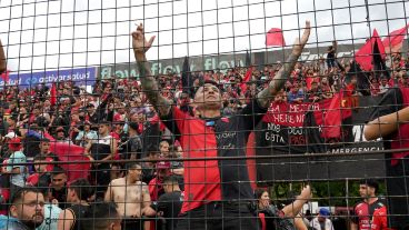 La lluvia le agrega dramatismo a la espera de la final por la permanencia entre Colón y Gimnasia