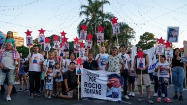 Las personas que se movilizaron recibieron el cálido aplauso de la gente.