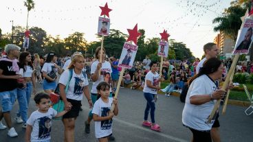 Las personas que se movilizaron recibieron el cálido aplauso de la gente.