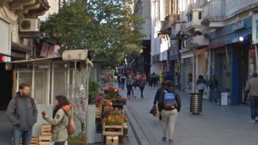 La zona donde el hombre fue retenido por ciudadanos tras propiciarle golpes de puños y patadas a la víctima.