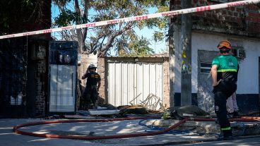 La vivienda del pasillo donde se produjo el incendio con daños de magnitud.