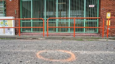 La escuela atacada a tiros en la madrugada de este miércoles.