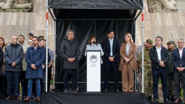 Bullrich junto a Pullaro y Javkin el día que presentó el Plan Bandera en Rosario